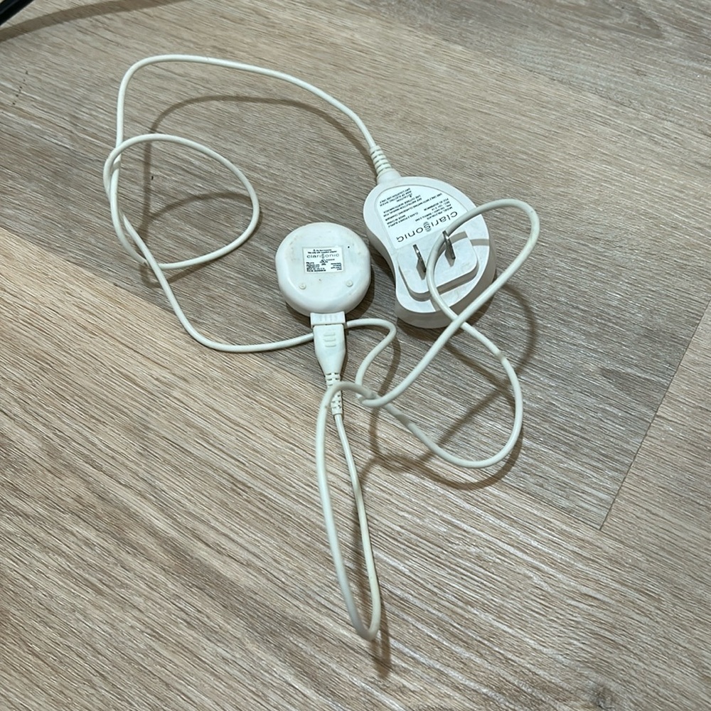 Clarisonic Charger​